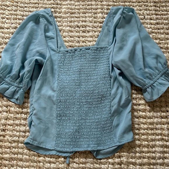 Abercrombie and Fitch Cinched Front Puff Sleeve Top - Picture 4 of 4
